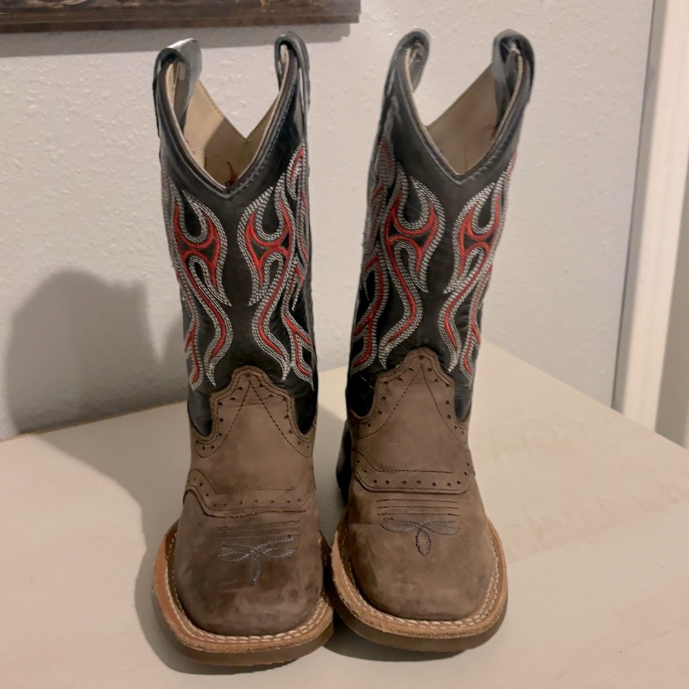 Flame cowboy boots! 🔥